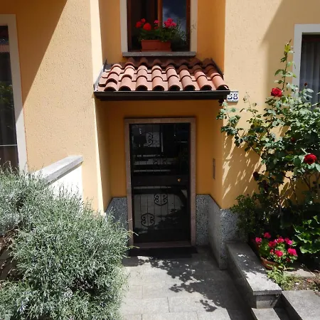 Trilocale In Centro Con Giardino 아파트 *