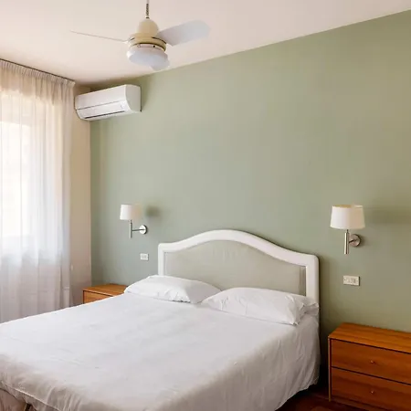 Trilocale In Centro Con Giardino 아파트 *