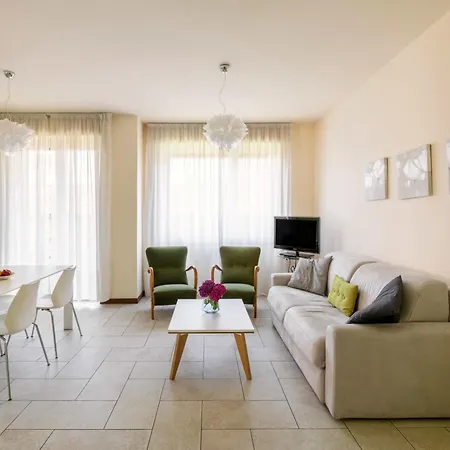 아파트 Trilocale In Centro Con Giardino