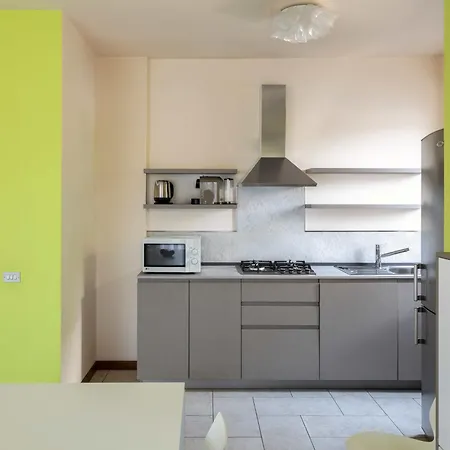 Trilocale In Centro Con Giardino * 바메노