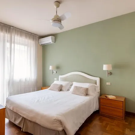 Apartament Trilocale In Centro Con Giardino *